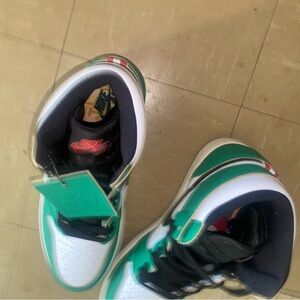 Woman retro Jordan 1 og lucky green size 8 adults